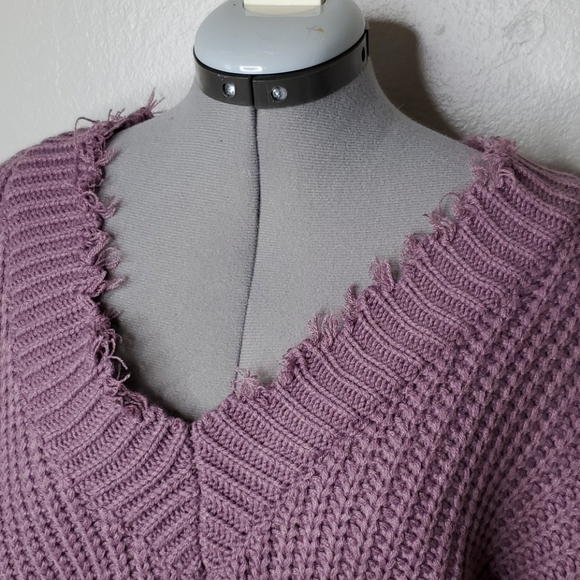 SOLD Main Strip frayed trim sweater v neck M - Picture 4 of 8